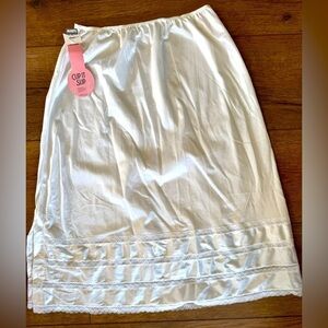 Vintage Deadstock Sears White Clip It Slip Adjusts 22" - 28" / large